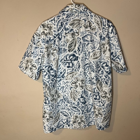 ⭐️ 3 For $25 MAUI Blue Floral Shirt - Picture 4 of 6